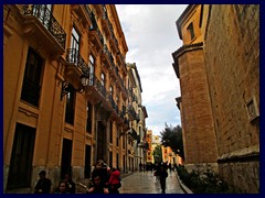 Carrer de Micalet, cathedral to the right